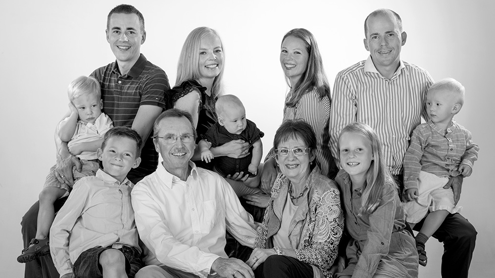 Familienfoto schwarz weiss